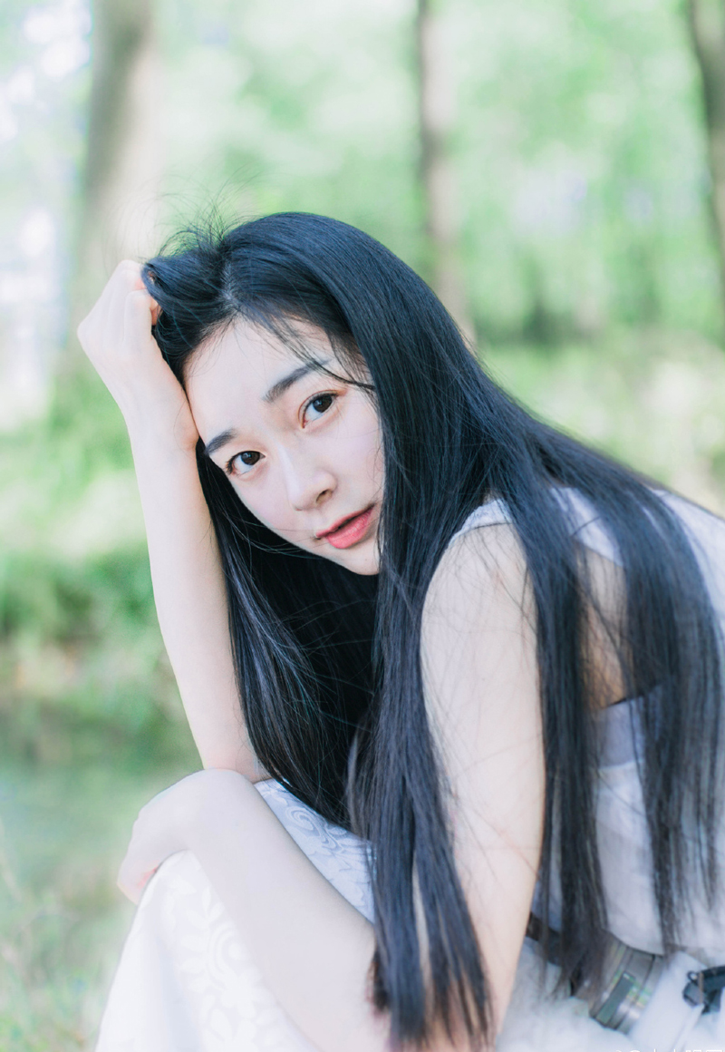 诸葛亮原本的计划是拿下蜀中，然后跟孙权交易，哪怕割让一些土地，甚至大半个荆州，让江东可以向北发展，这样一来，三家就有足够的理由精诚合作，至少在消灭掉吕布这个强敌之前，三家可以精诚合作，但如果不能拿下蜀中的话，刘备又有什么资格跟孙家谈判，荆州就那么大，如果割让给江东太多土地，那刘备以后要如何发展？